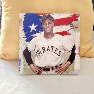 Roberto Clemente Canvas Art